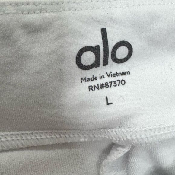 Alo Yoga Airbrush High-Waist Flutter Leggings in White - Picture 8 of 8